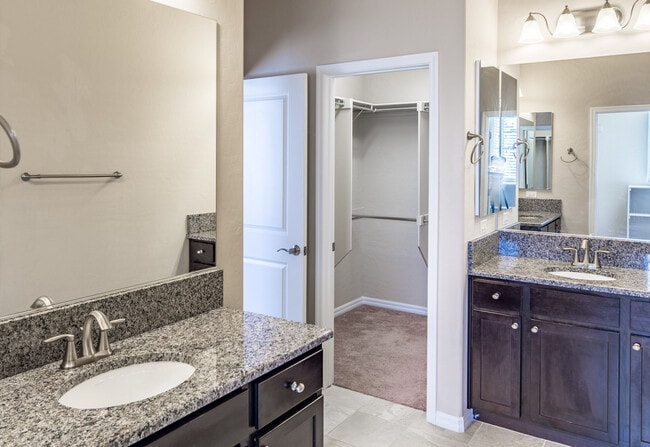 Building Photo - ABSOLUTELY STUNNING HOME IN POSH DOWNTOWN SUMMERLIN!