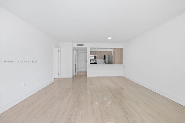 Building Photo - 1756 N Bayshore Dr