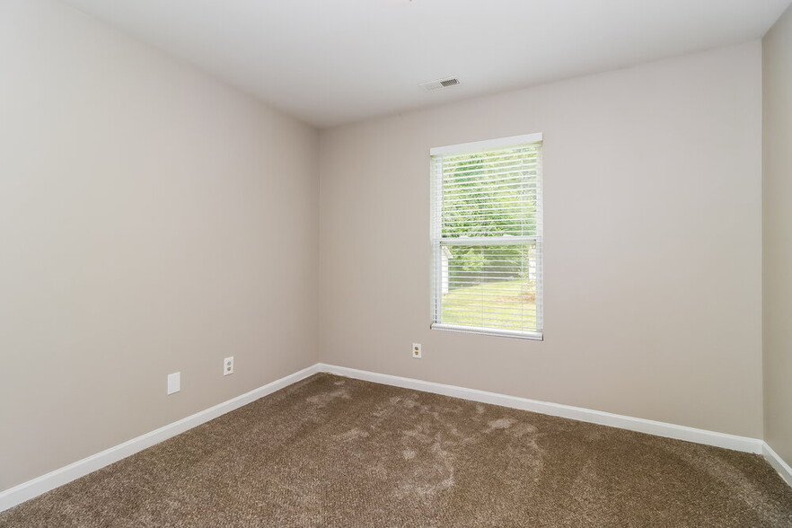 Building Photo - 312 Cloverdale Ct