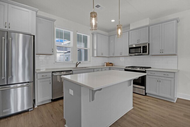 Building Photo - Luxury Townhome in Midtown Nexton