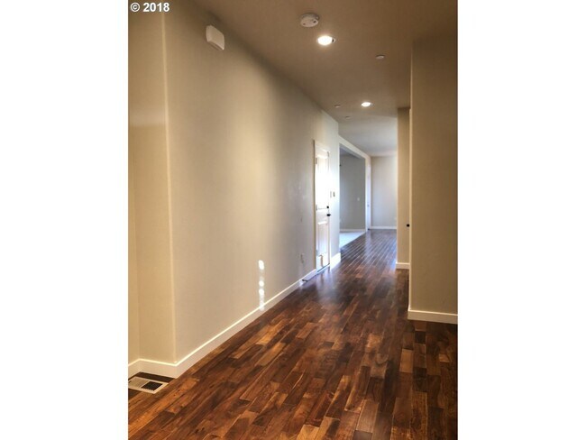 Building Photo - 3-Bedroom Home in SW Beaverton!