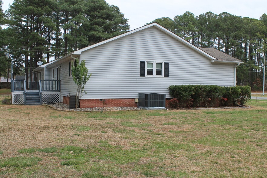 Building Photo - 4902 Simpson Dr