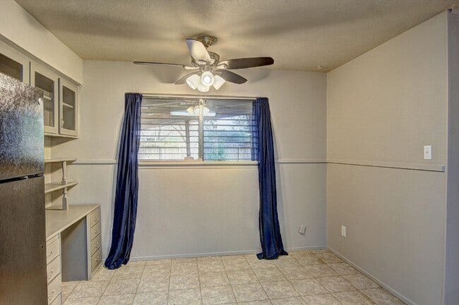 Building Photo - 1030 Monette Dr