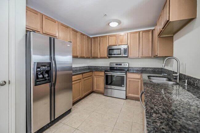 Building Photo - 120 W Oakbrook Dr