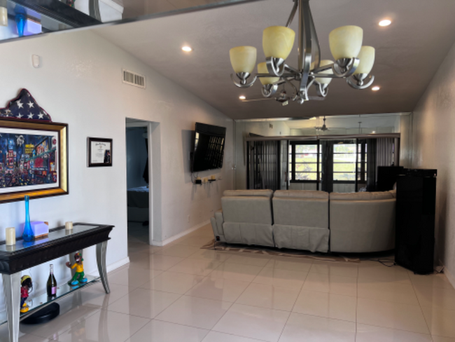 Building Photo - 9311 Wedgewood Dr