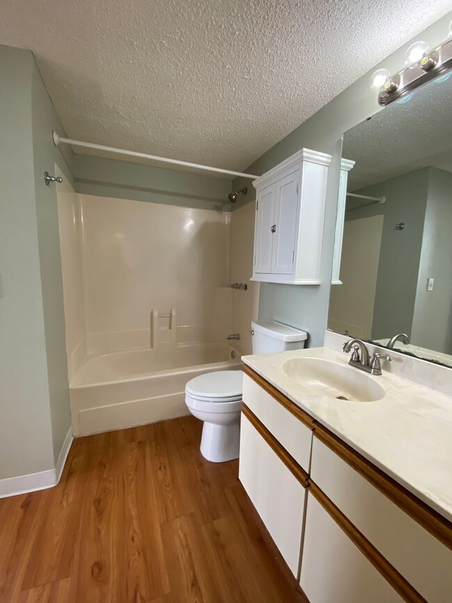 Building Photo - wh601