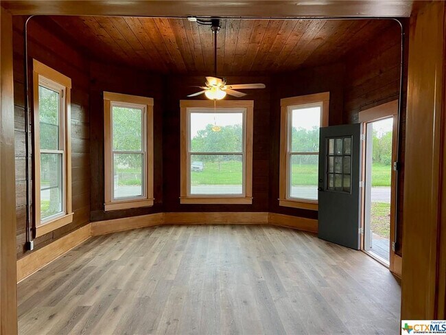 Building Photo - 409 S Pumphrey St