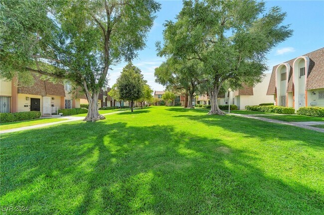 Building Photo - 3472 Townhouse Dr