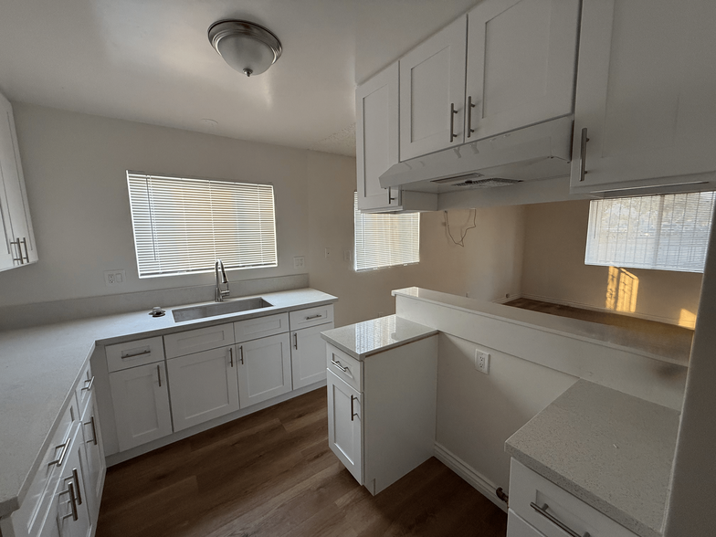 Kitchen (Pre-stove) - 525 Jacmar Dr