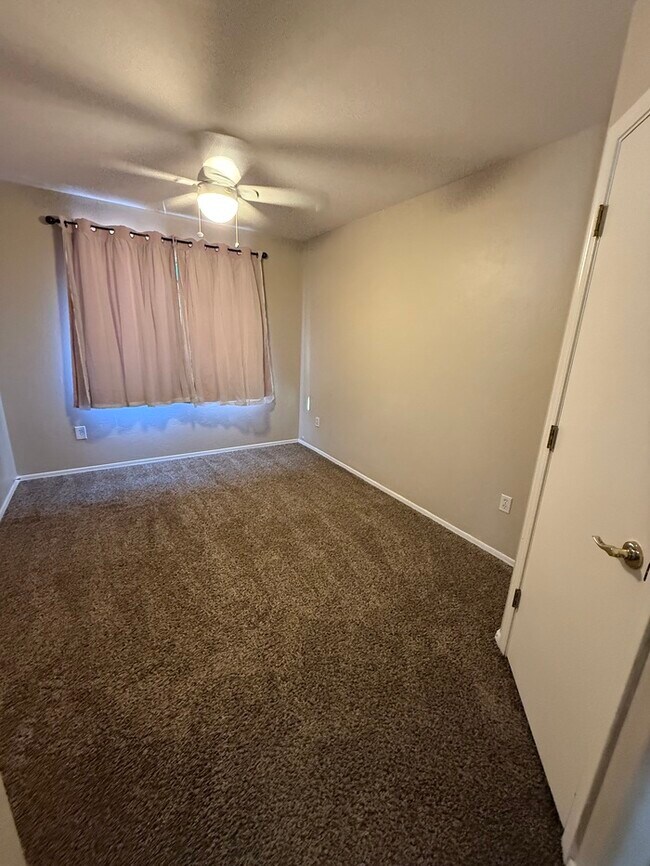 Building Photo - HOUSE FOR RENT