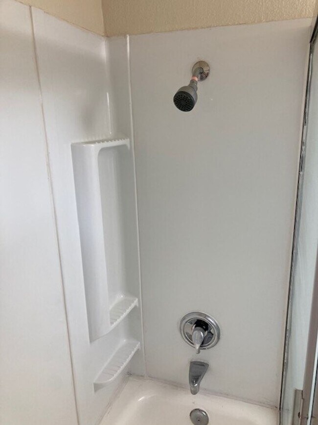 Building Photo - (OCK 5) Beautifully remodeled 2 bedroom/1.5 bath duplex