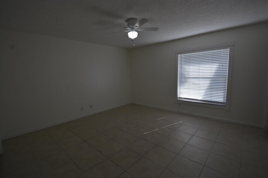 Building Photo - 1379 Pinetta Cir