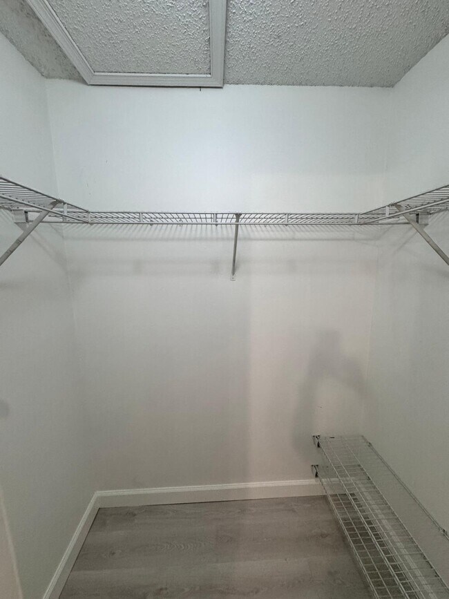 Building Photo - 1125 Crystal Way