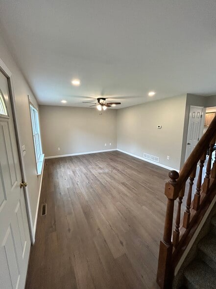 Living Room - 556 Becker St