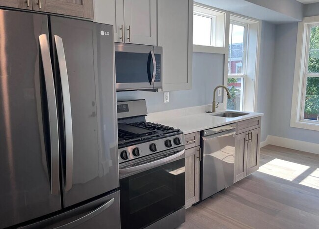 Building Photo - 712 Girard St NW