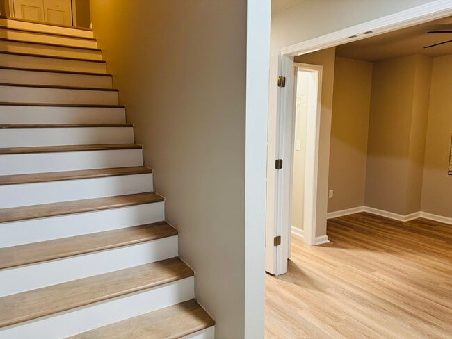 Building Photo - 2447 McAlpine Terrace