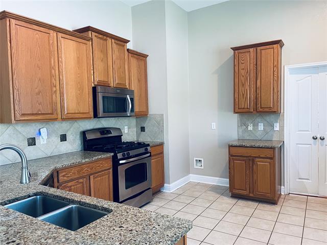 Building Photo - 3007 Pinecrest Dr