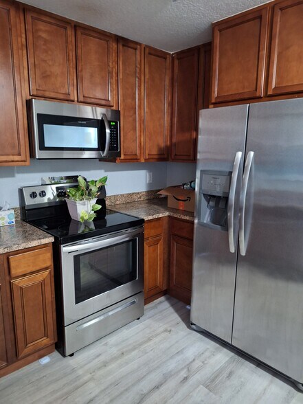 Building Photo - 1295 Schumann Dr