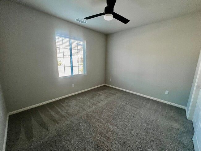 Building Photo - $2,595 Fowler & Ashlan, 3 Bedroom 2 Bathro...