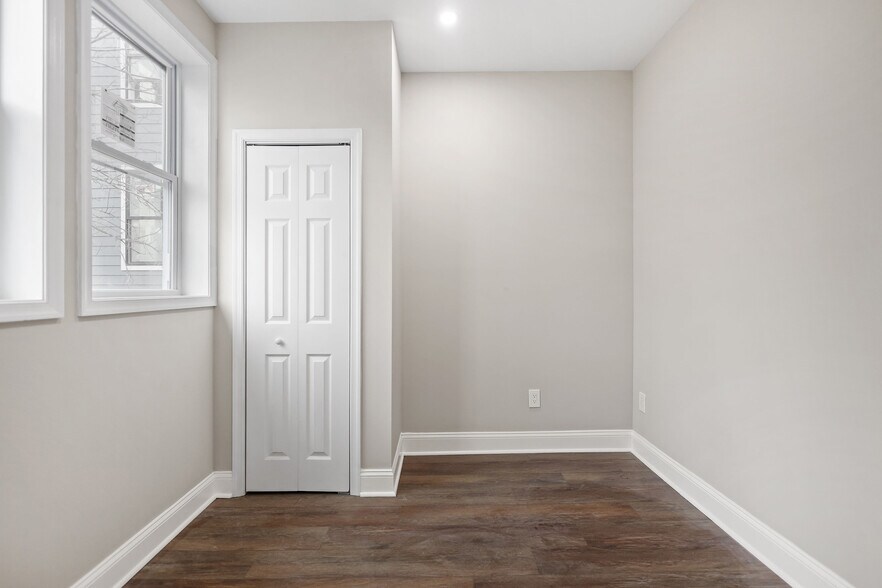 Building Photo - 1614 21st Pl SE