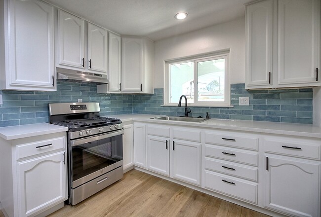 Building Photo - Newly Renovated 3 bedroom 1.5 bath home in...