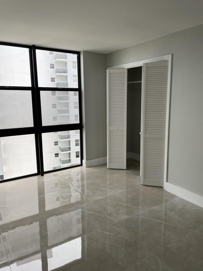 Building Photo - 3031 N Ocean Blvd
