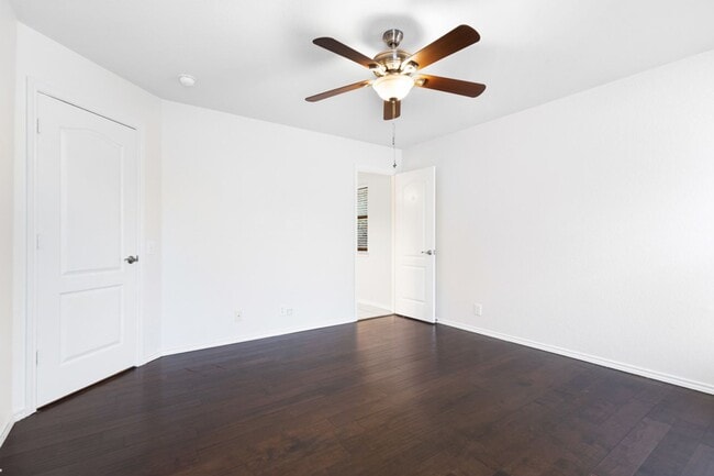 Building Photo - 3 Bedroom2.5 Bath The Plaza Subdivision