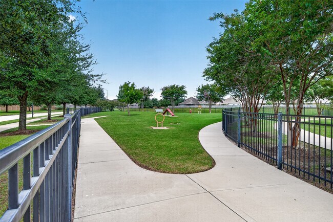 Building Photo - 24603 Royal Pike Dr