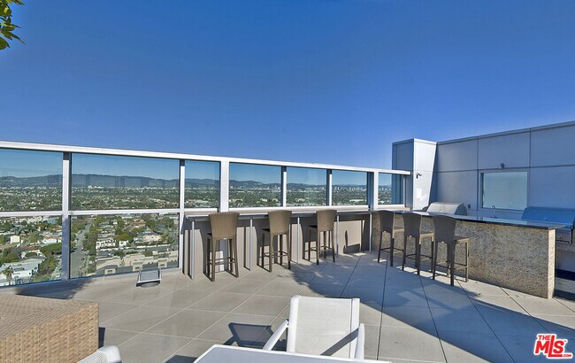 Building Photo - 13700 Marina Pointe Dr
