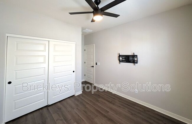 Building Photo - 4021 E Pony Ln
