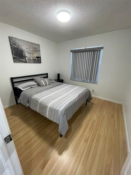 Building Photo - 755 Sand Creek Cir