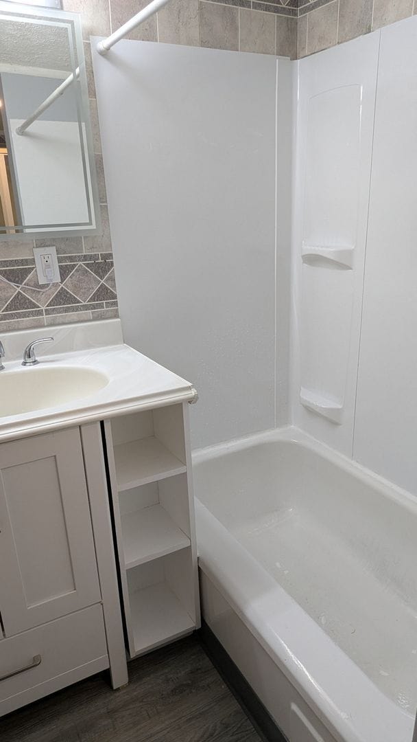 Building Photo - Welcome to this charming 3-bedroom, 1-bathroom home in Akron - Section 8 Welcome