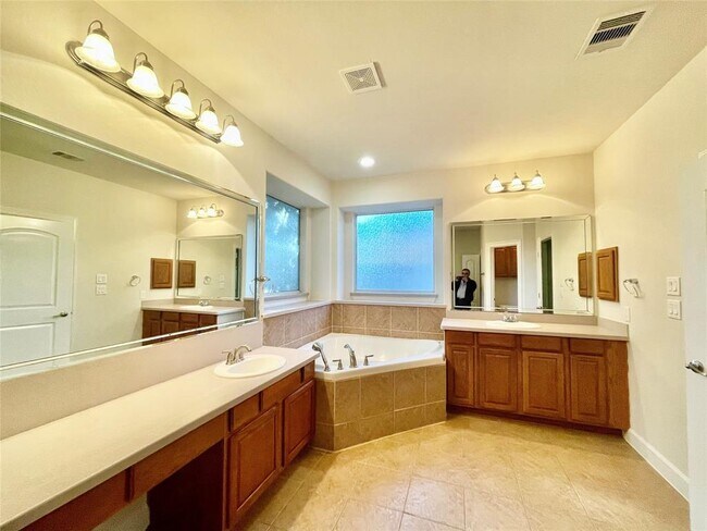 Building Photo - 811 Admiral Bay Ln