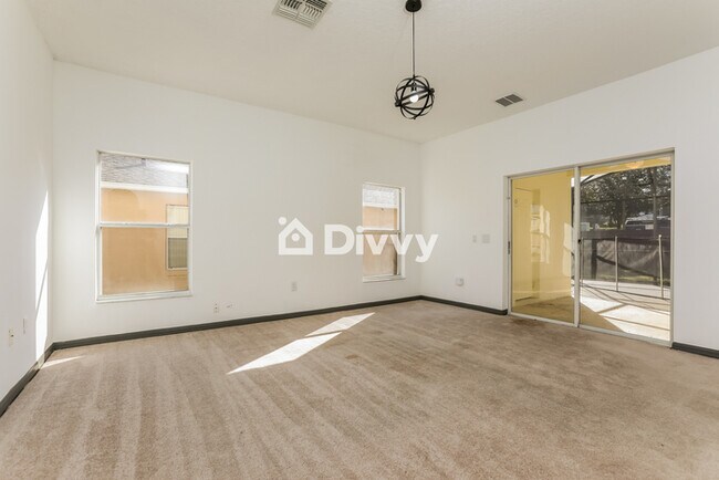 Building Photo - 831 Balmoral Dr