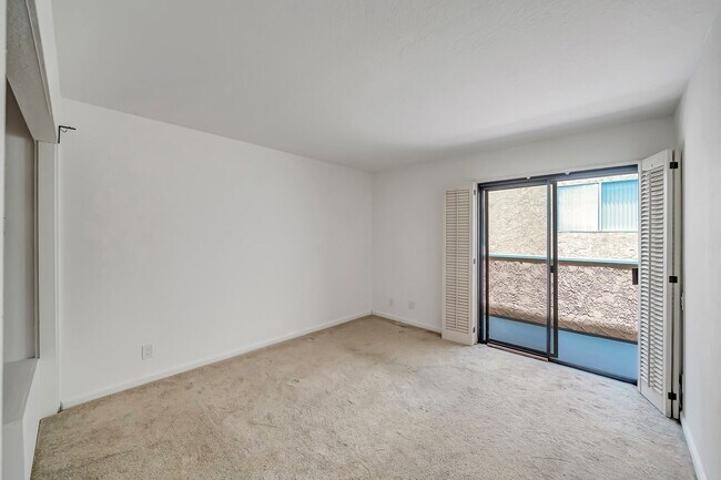 Building Photo - 4424 Coldwater Canyon Ave