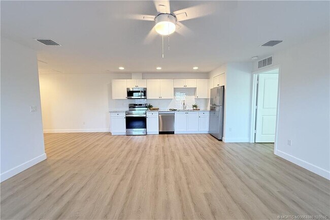 Building Photo - 3375 SW Mapp Rd