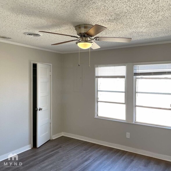 Building Photo - 1524 27th St