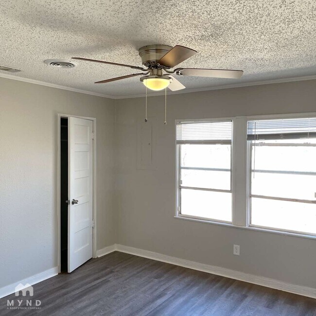 Building Photo - 1524 27th St