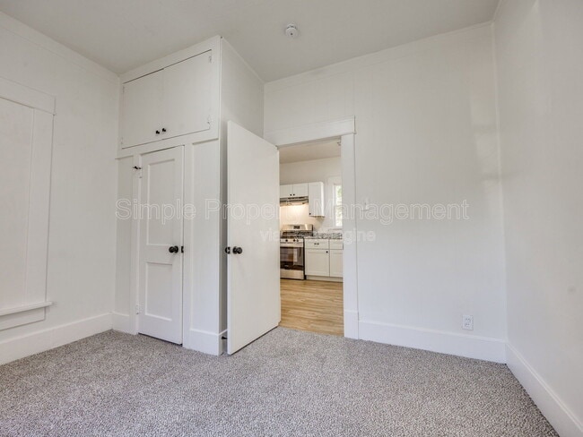 Building Photo - 811 W Wade St