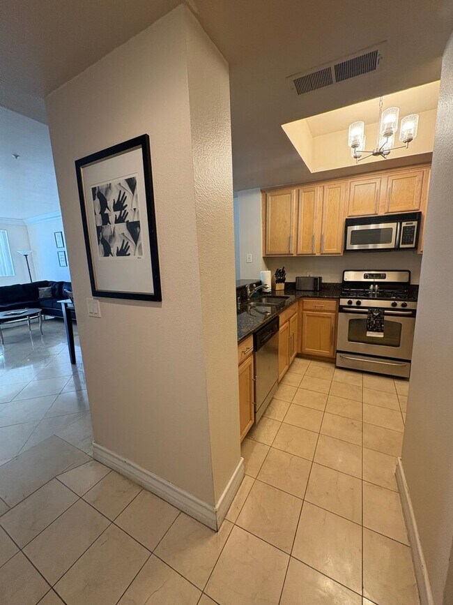 Building Photo - 210 E Flamingo Rd
