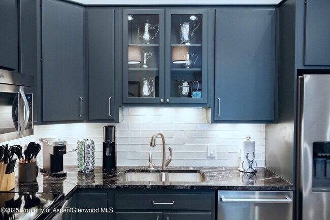 Building Photo - 700 S Monarch St