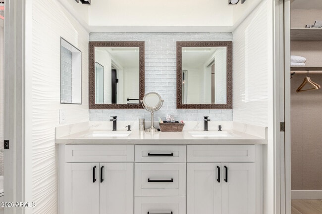 Building Photo - 2529 N Miller Rd