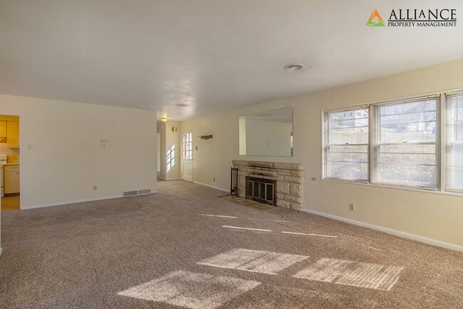 Building Photo - Cute Home Near Anneberg Park!