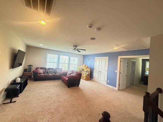 Building Photo - 11215 Streamwood Ln NW