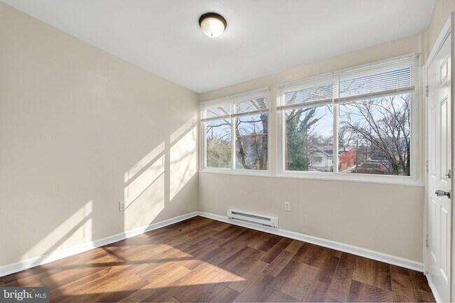 Building Photo - 3207 11th Pl SE