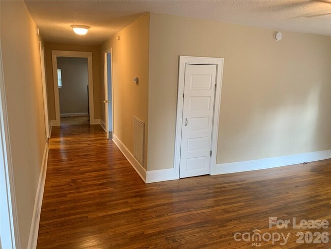 Building Photo - 208 Parker Ave