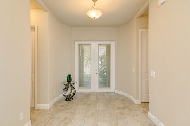 Building Photo - Luxury Living At An Affordable Price