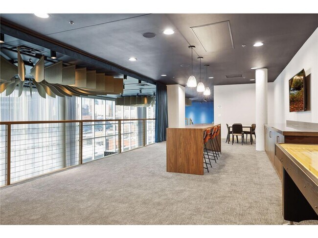 Building Photo - 215 10th Ave S