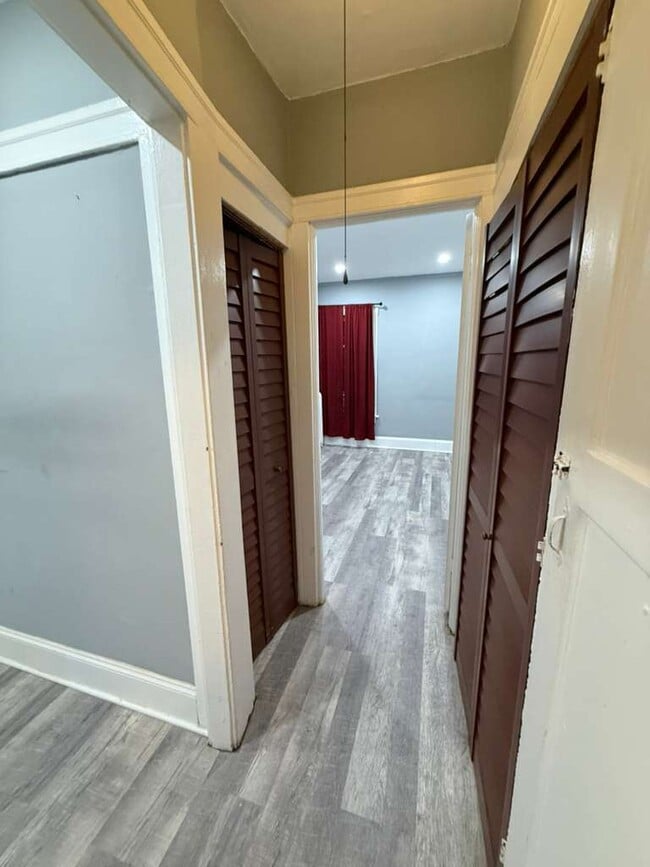 Building Photo - 1707 W Wallen Ave