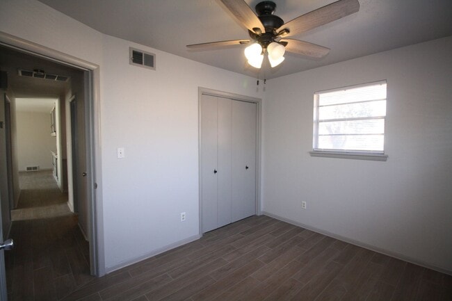 Building Photo - Adorable 3 bed in Midwest City